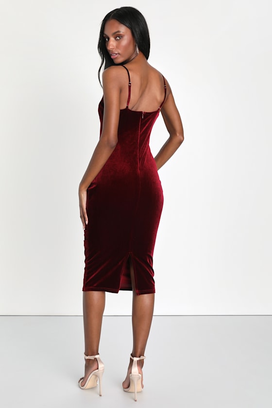 Plush Personality Black Velvet Ruched Bodycon Midi Dress